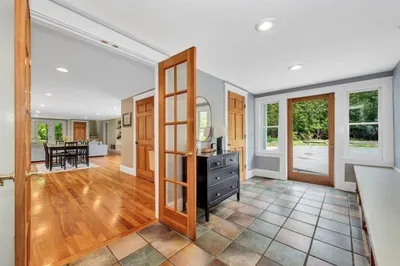 9 Pleasant St 1