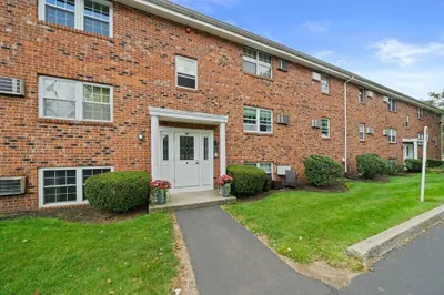 89 Pleasant St #B11 1