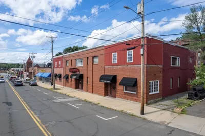 11 E Main St