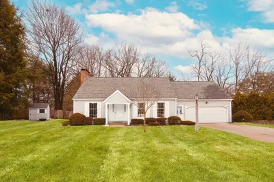 54 Pilgrim Dr 1