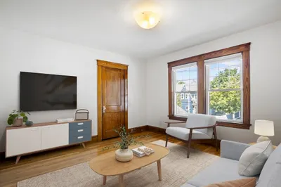 233 Lowell St #4