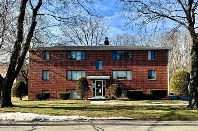 320 Elm St #3 1