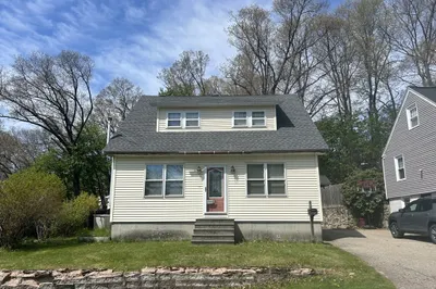 5 Utica Dr