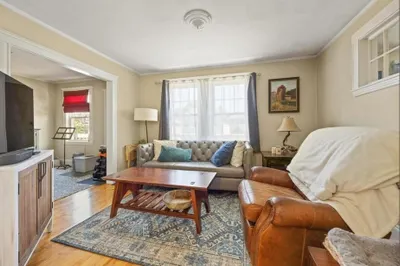 66 Woods Ave #2