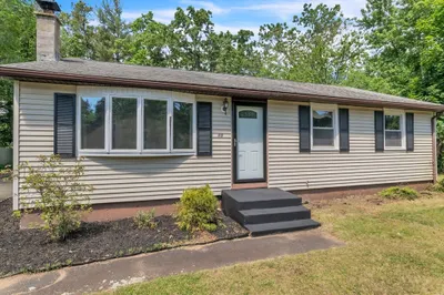 10 Monska Drive 1