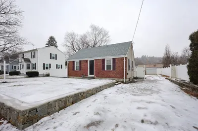 232 Pleasant St