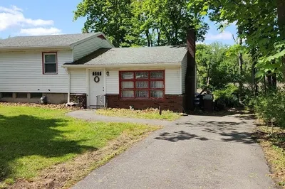 83 Riverbank Rd