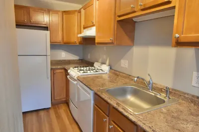 37 Railroad Ave #6 1
