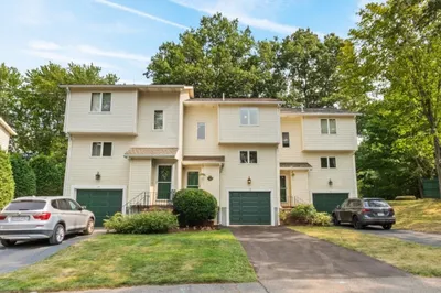 19 Old Diamond St #19