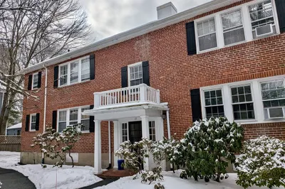 17 Hammond Pond Pkwy #4 1