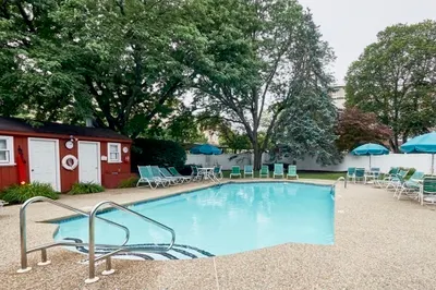 10 Hammond Pond Parkway #301
