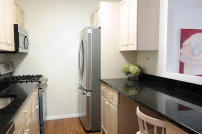 9 Hawthorne Pl #3C