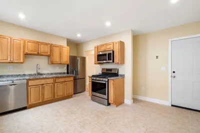570 Washington Street #3 1