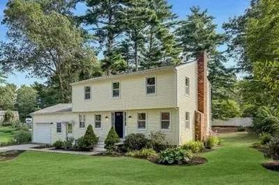 7 Surrey Dr 1