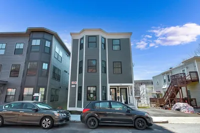 33 Leyden St #6 1