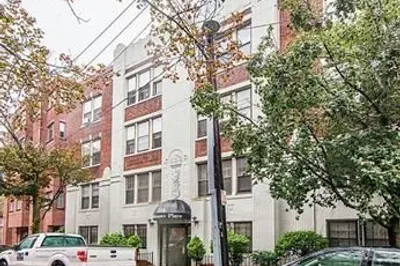 114 Strathmore Rd #203 1