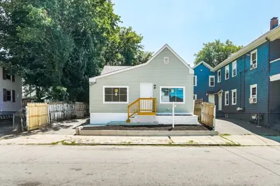 112 Hendrick St 1