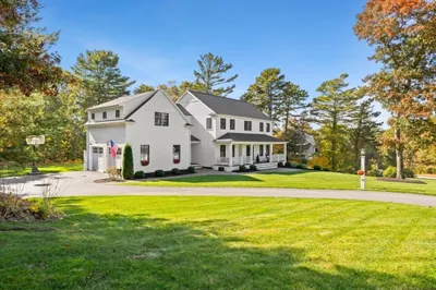 18 Quaker Ln