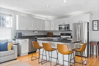 194 E St #1 1