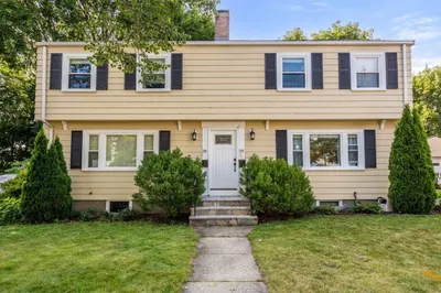 28 Rose Ave #28