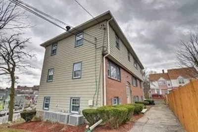 30 Trull St #3 1