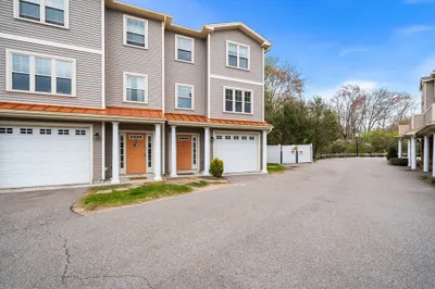 74 West St #4 1