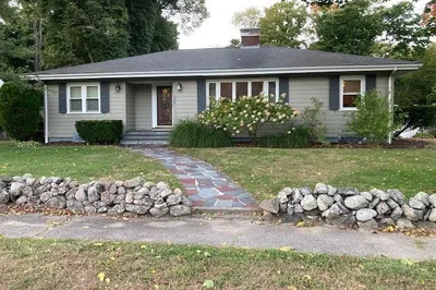 526 Commercial St 1
