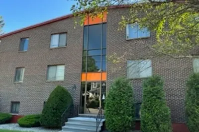 1011 Main Street #4