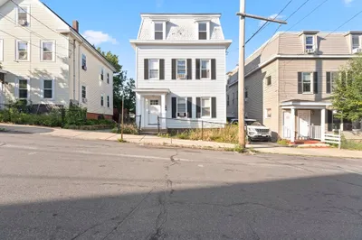 13-1/2 Grove St 1