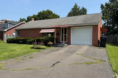 608 Pleasant St 1