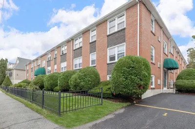 210 Hillside Ave #32 1
