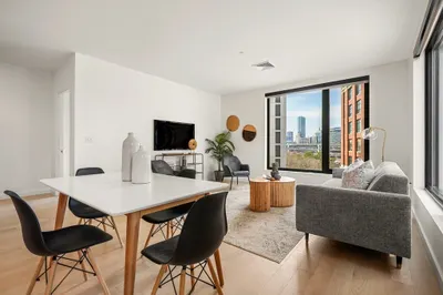 35 W 2nd St #210