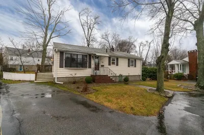 34 Bickford St
