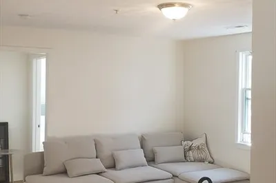 78 Main St #3
