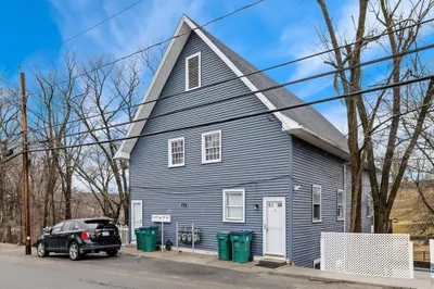 214 Rollstone St 1