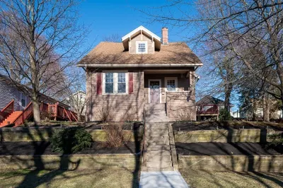 55 Standish St