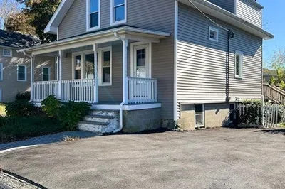 37 Thompson Ave