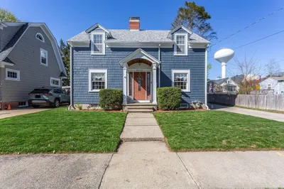 32 Wannamoisett Rd 1