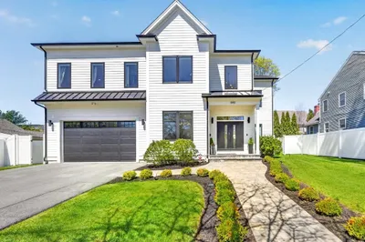 593 Saw Mill Brook Pkwy 1