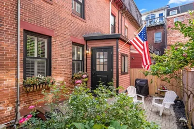 9r Salem St