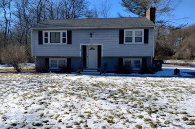 295 Robinson Street 1