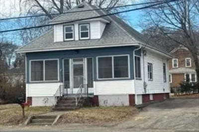 739 Newport Ave 1