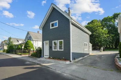 42 1/2 Floral St 1
