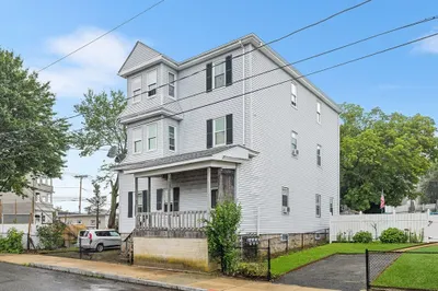 26 Marchand St