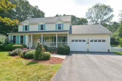 27 Wisteria Dr 1
