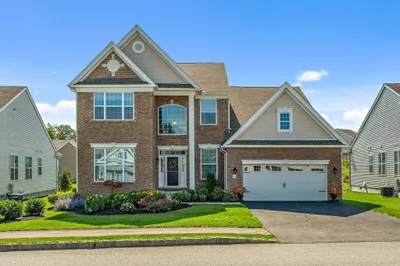 60 Pine Tree Dr #60 1