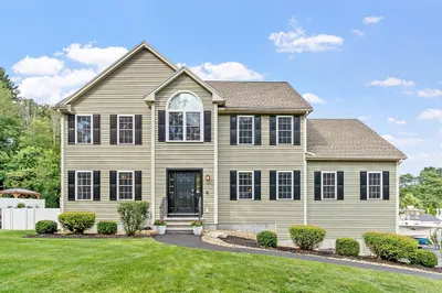 15 Corrine Dr 1