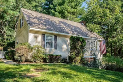 84 Manning St