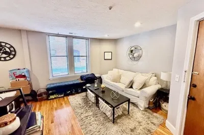 38 Charter St #5