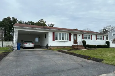 10 Agnes Street